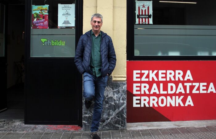 Oskar Matute Alternatibaren egoitzan